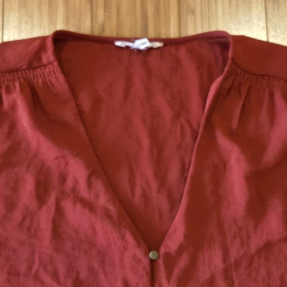 Maurcies Button-Up Top - Picture 4 of 7